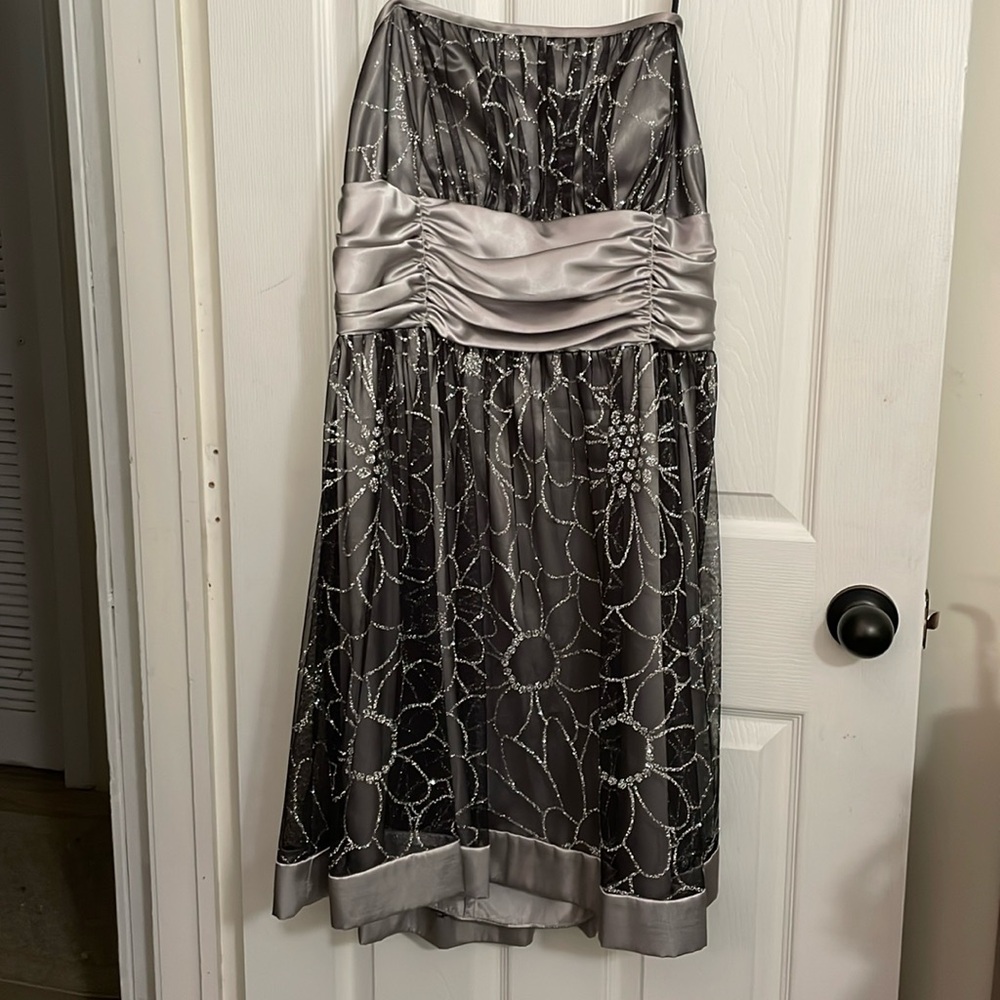 Women's Juliet fashion milex black and gray strapless mini formal dress. Size 3X